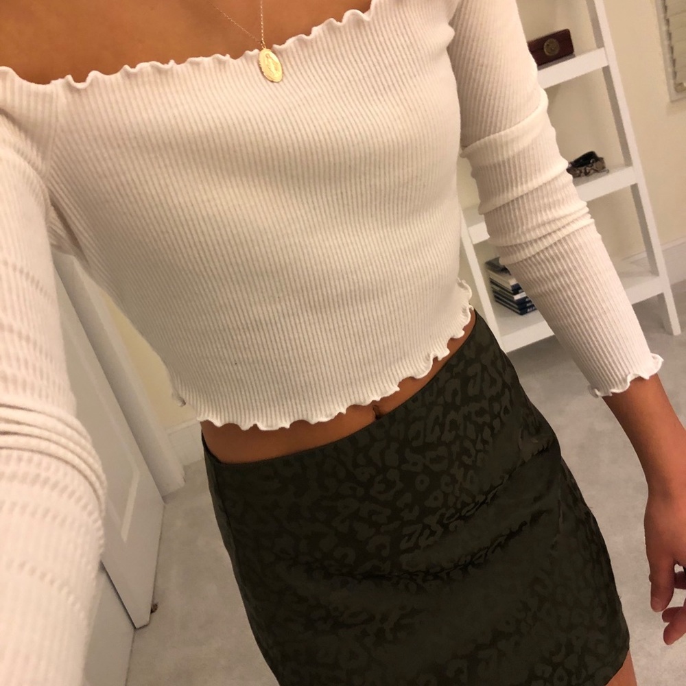 PRETTY LITTLE THING WHITE CROP TOP